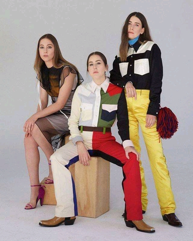 Este Haim Feet