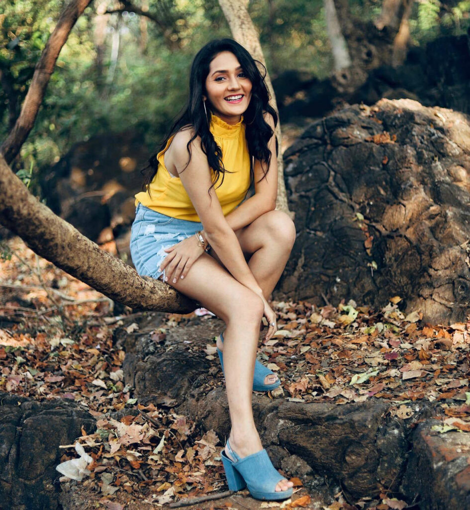 Kritika Sharma Feet (10 photos)