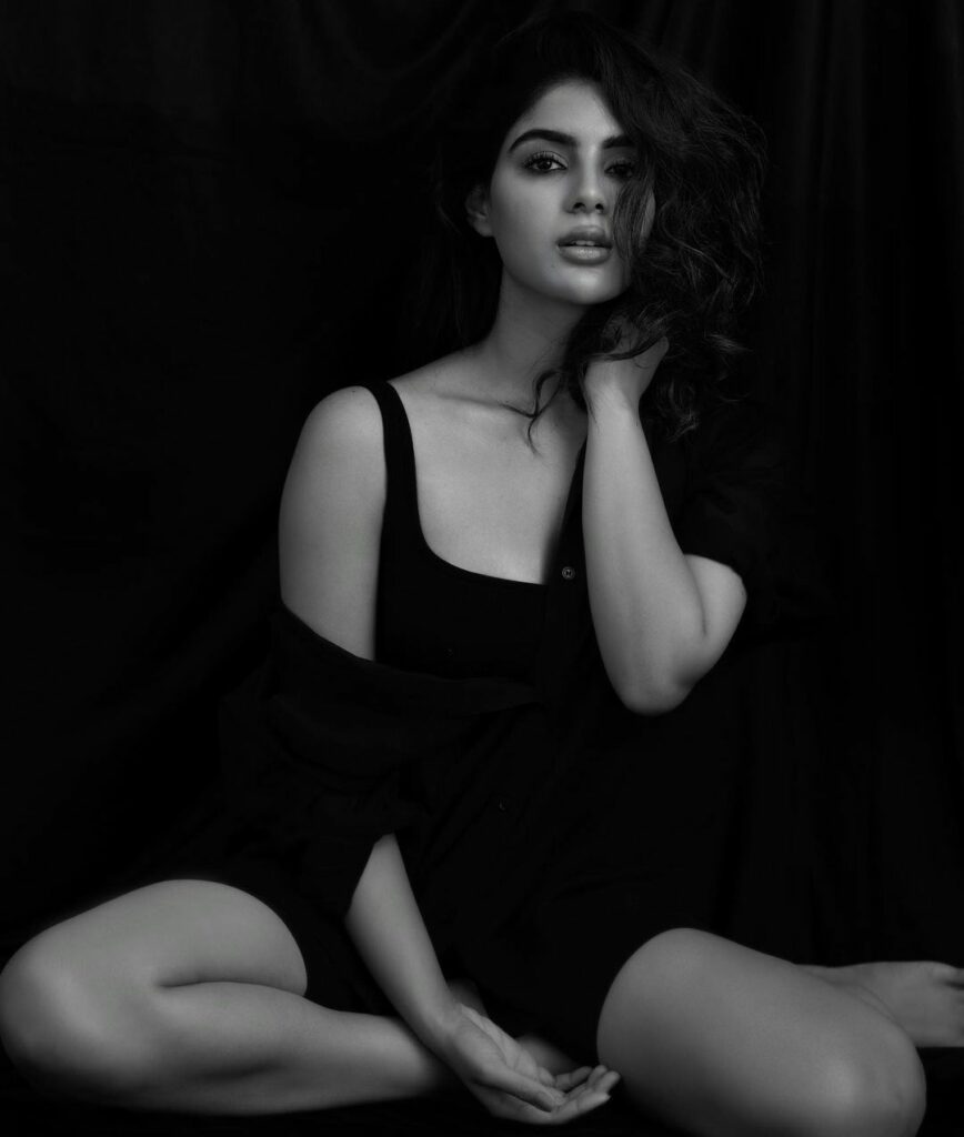 Samyuktha Menon Feet (5 images)