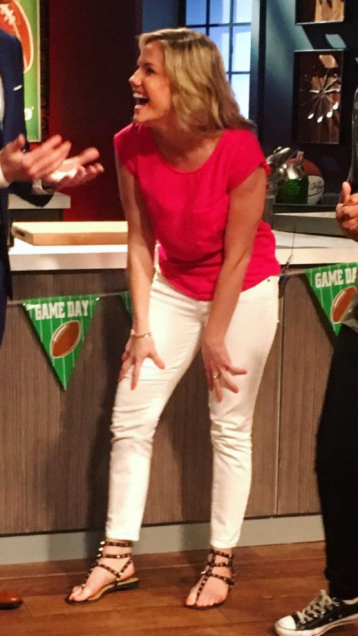 Jaymee Sire Feet