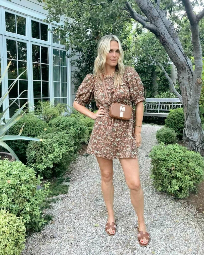 Molly Sims Feet (2 photos)
