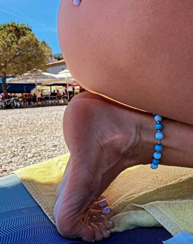 Slavica Cukteras Feet (4 pictures)