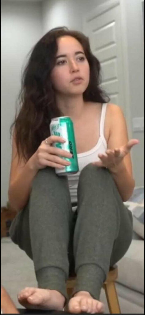 Maya Higa Feet (12 photos)