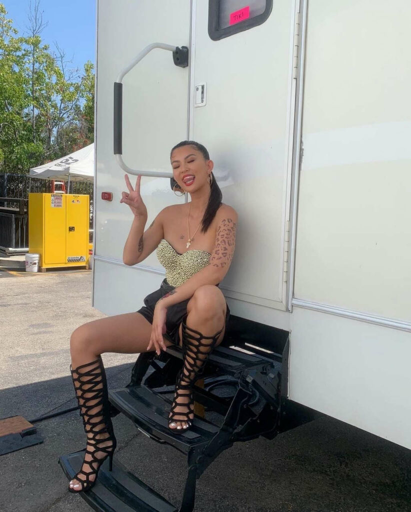 Phi Tran Feet (5 photos)