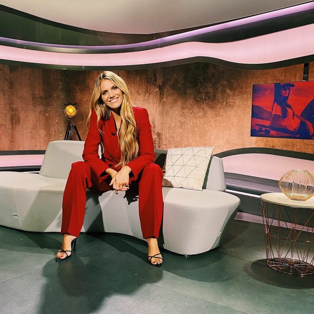 Viviane Geppert Feet (5 photos)