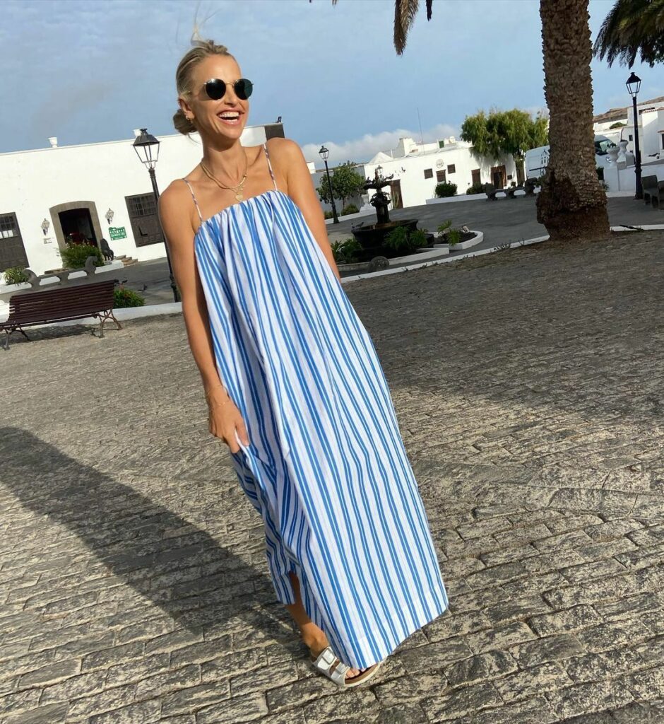 Vogue Williams Feet (2 pictures)