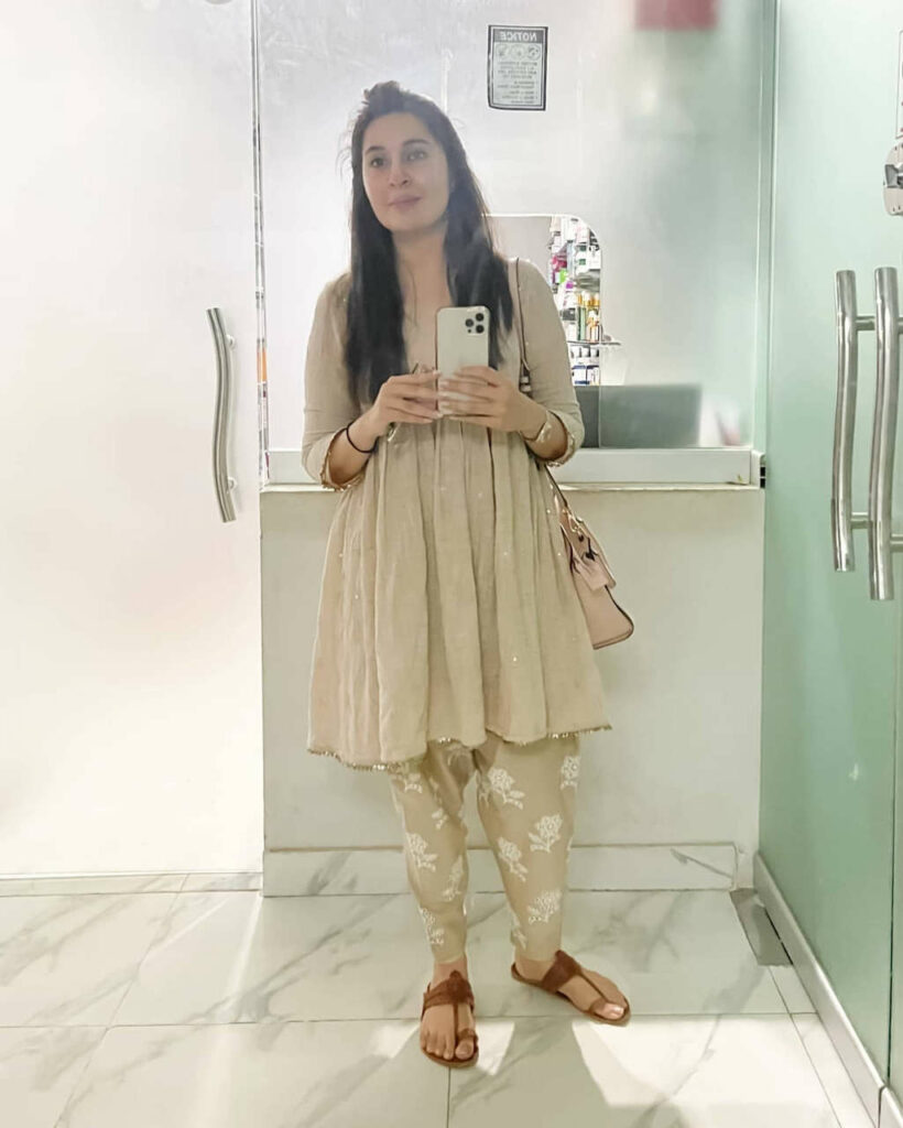 Shaista Lodhi Feet (5 photos)