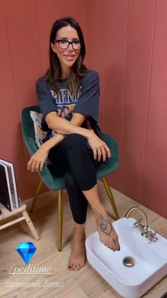 Nika Feet (4 images)
