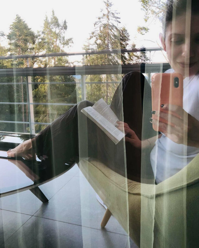 Anna Chipovskaya Feet (5 images)