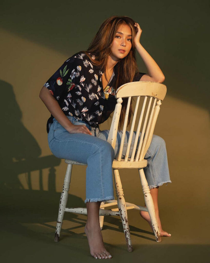 Kathryn Bernardo Feet (3 photos)