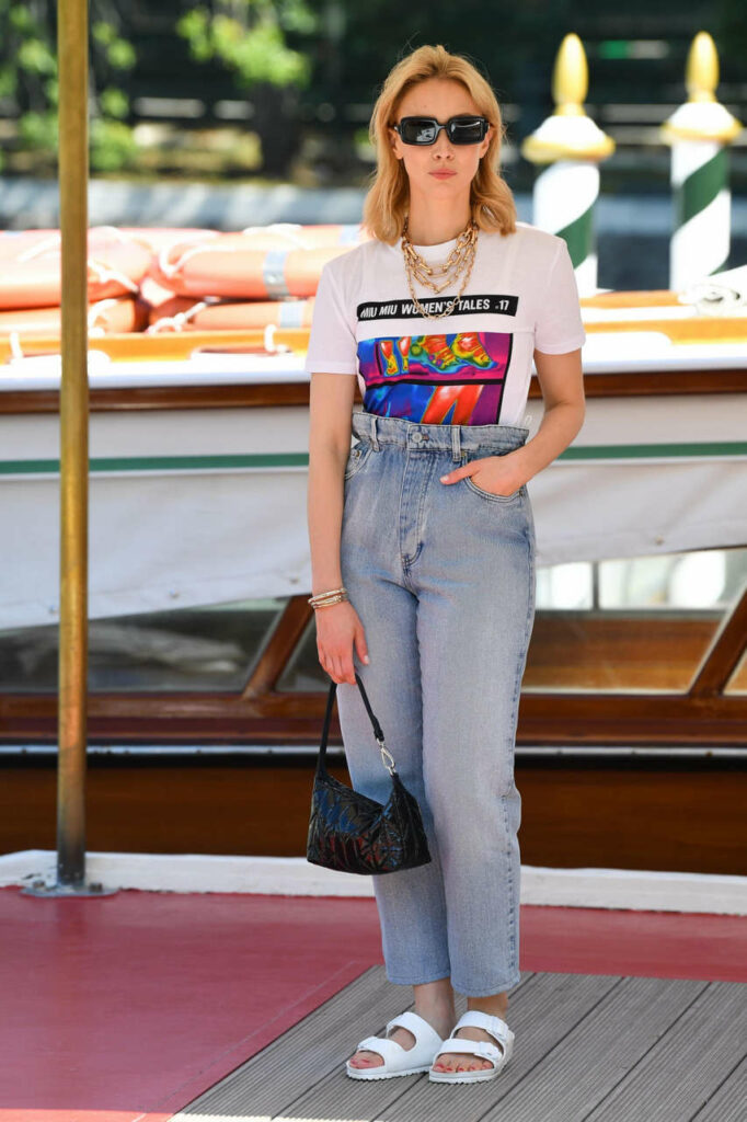 Sarah Gadon Feet (3 photos)