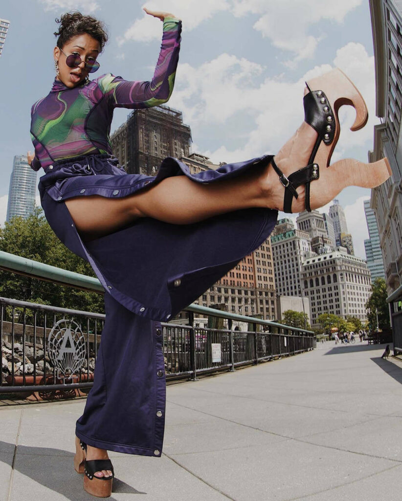 Liza Koshy Feet (2 images)