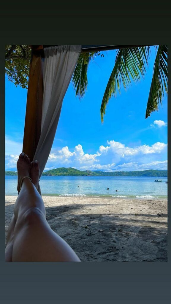 Jilly Anais Feet (2 pictures)