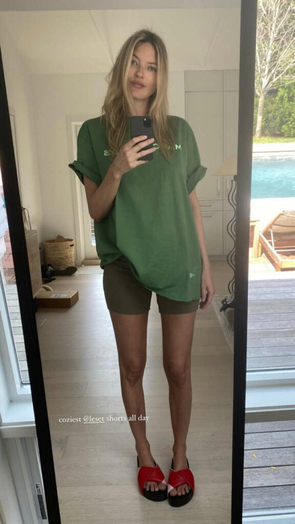 Martha Hunt Feet (2 images)