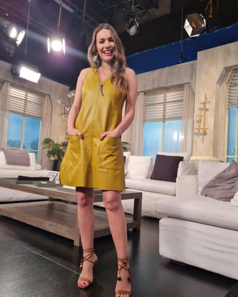 Carolina Ardohain Feet (2 photos)