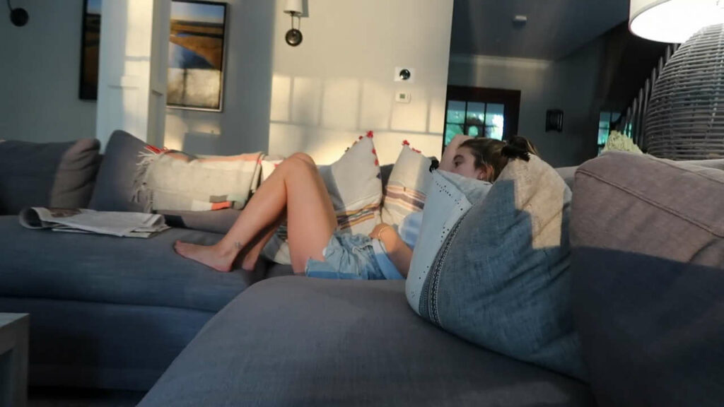 Genevieve Hannelius Feet (3 photos)