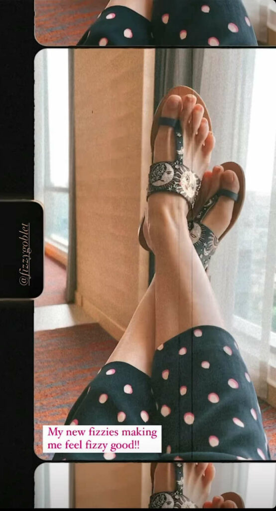 Shweta Tripathi Feet (2 photos)