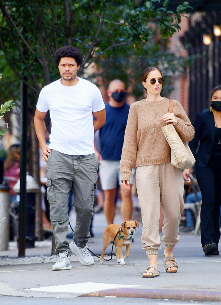 Minka Kelly Feet (5 photos)