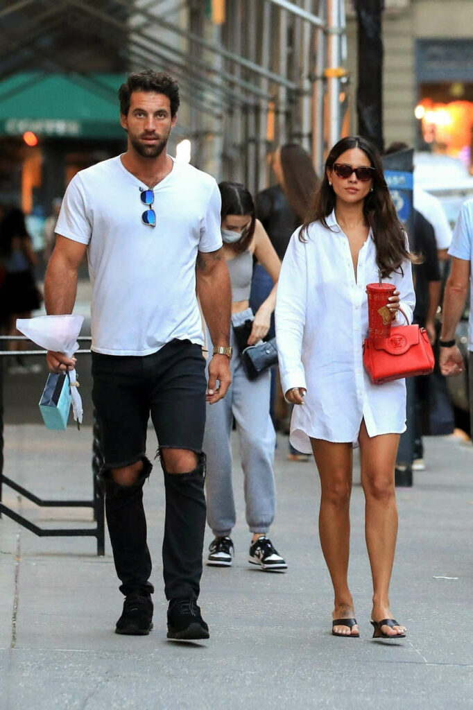 Eiza Gonzalez Feet (8 images)