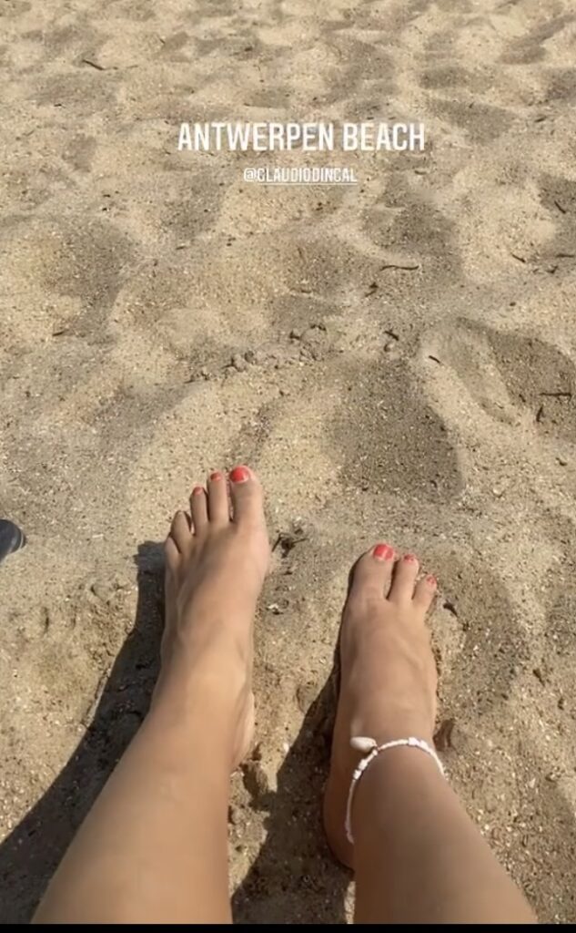 Annelies Toeroes Feet (4 photos)
