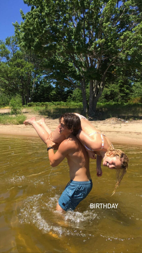Sophie Nelisse Feet (4 photos)