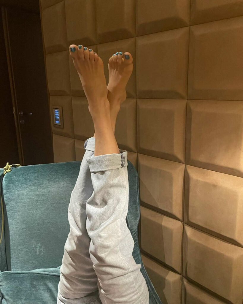 Zuzana Jandova Feet (3 photos)