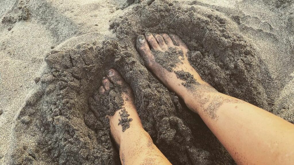 Erendira Ibarra Feet (2 photos)