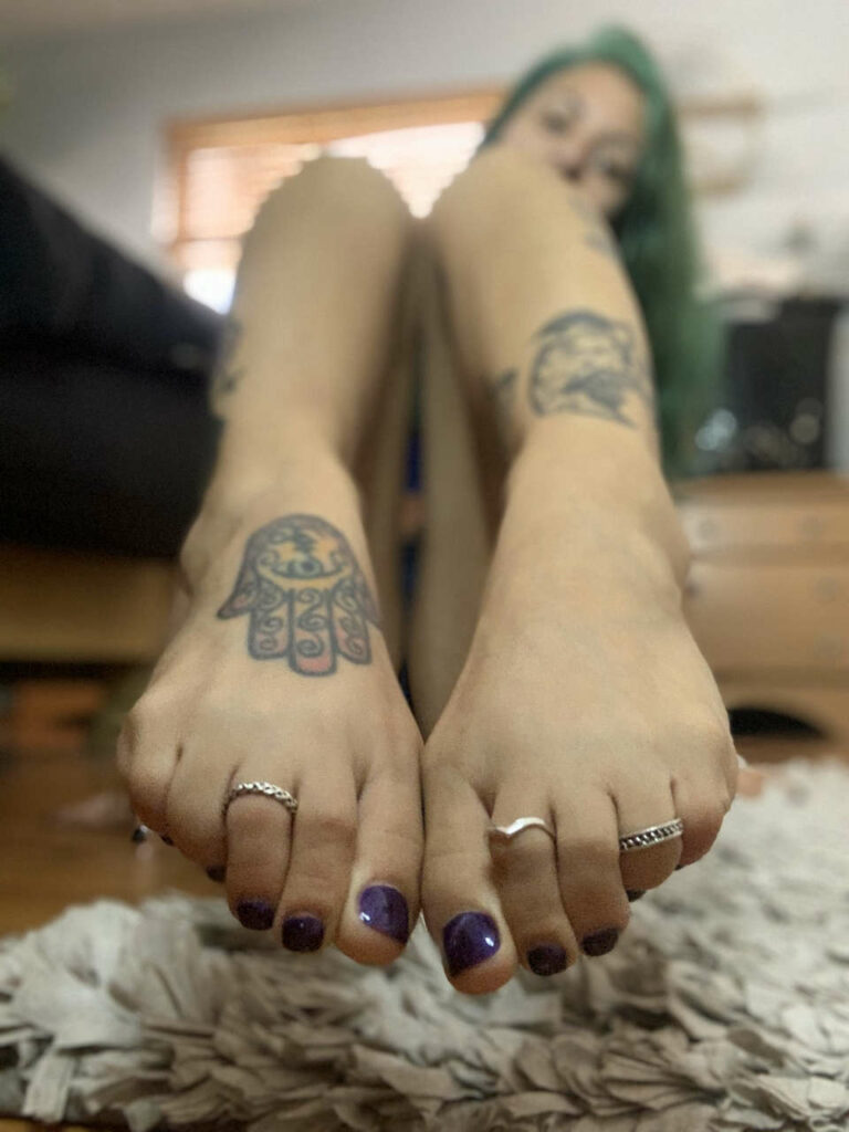 Mia Hope Feet (67 images)