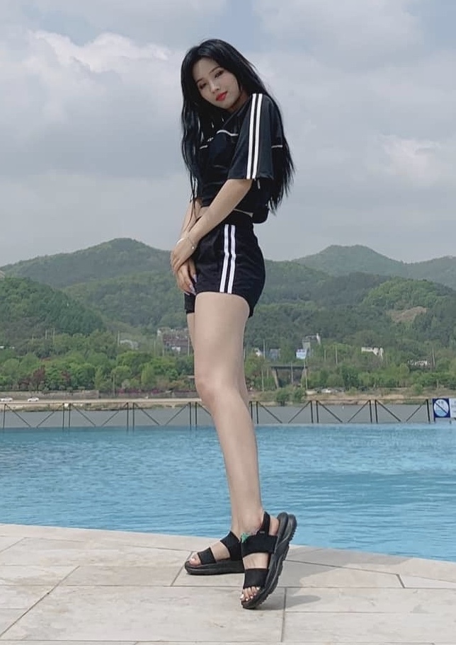 So Yeon Jeon Feet