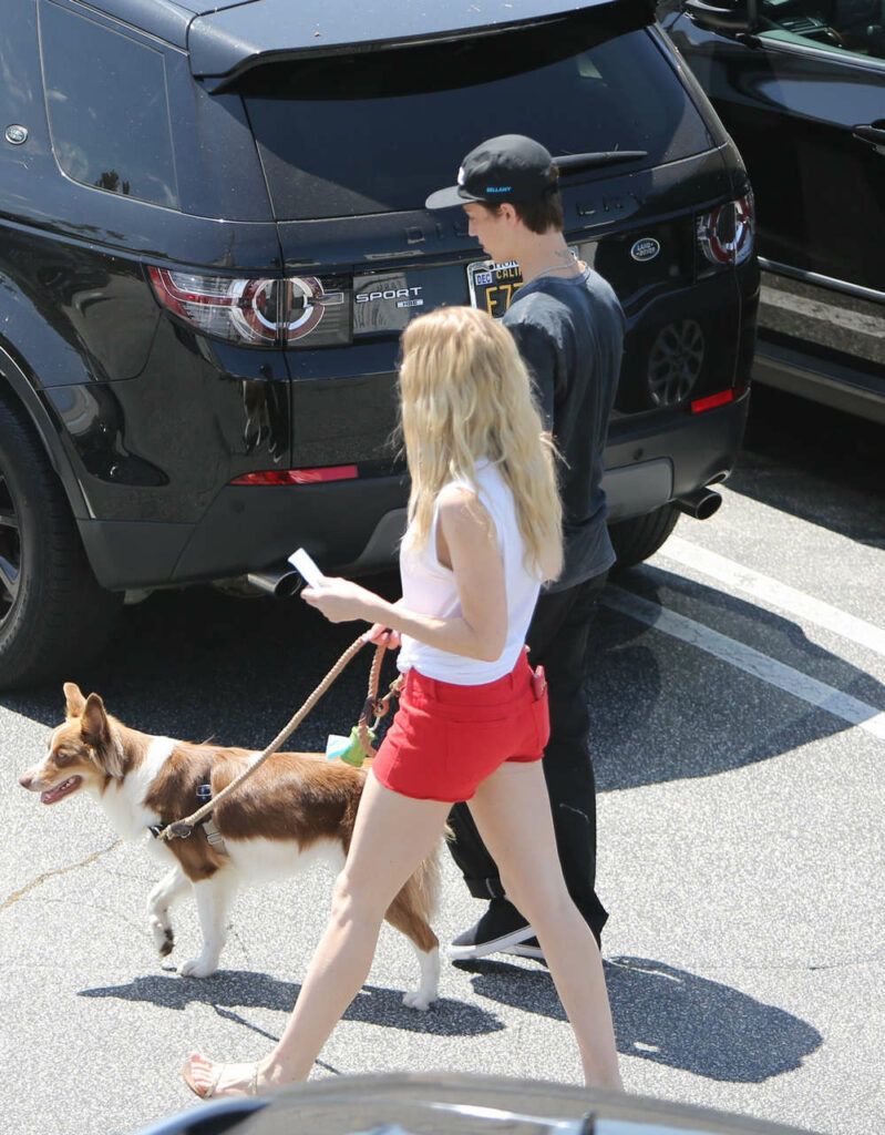 Elle Evans Feet (55 photos)