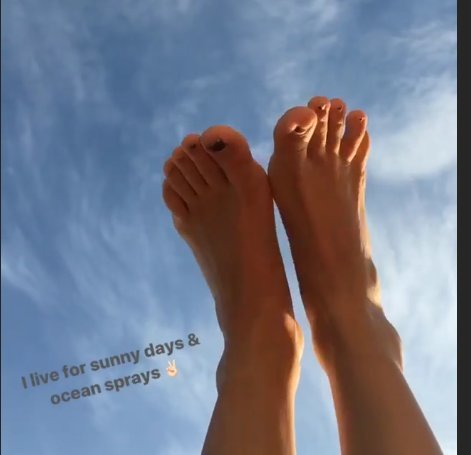 Lauren Daigle Feet