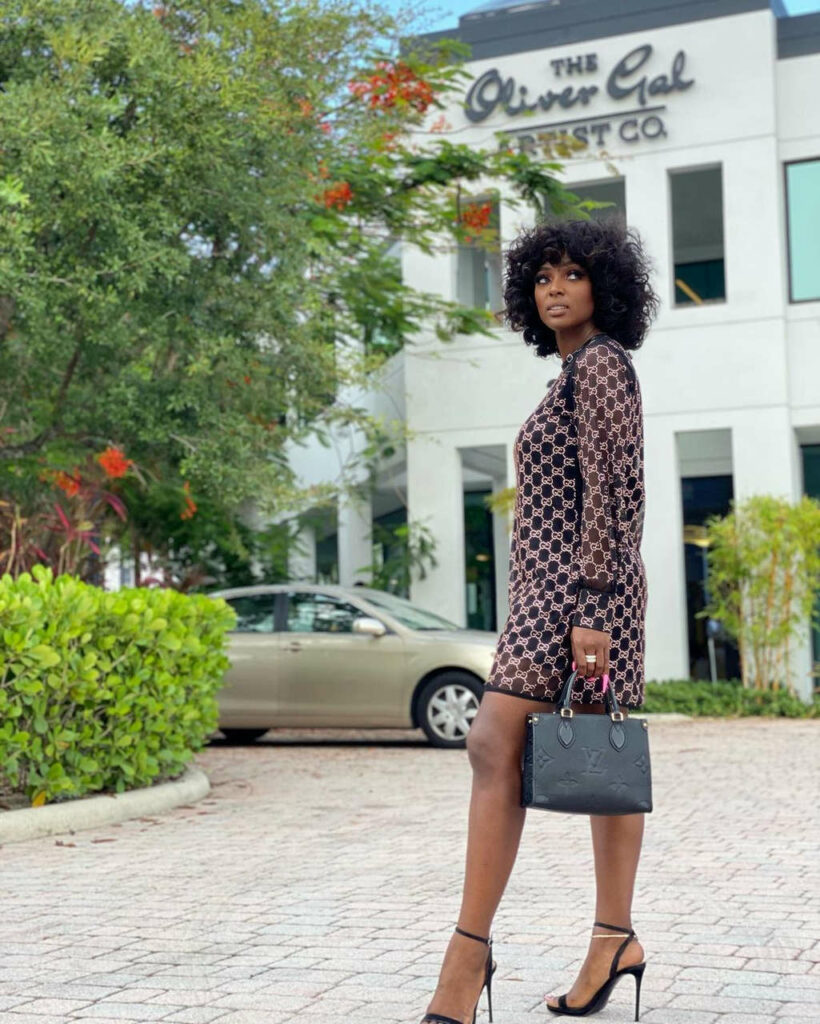 Amara La Negra Feet (16 images)