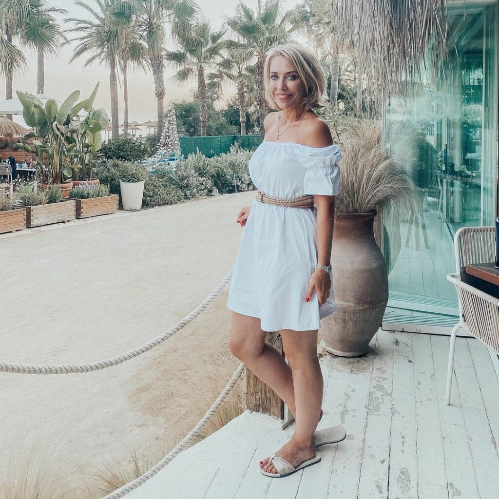 Laura Hamilton Feet (5 images)