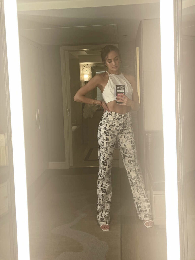 Rachel A Demita Feet (2 photos)
