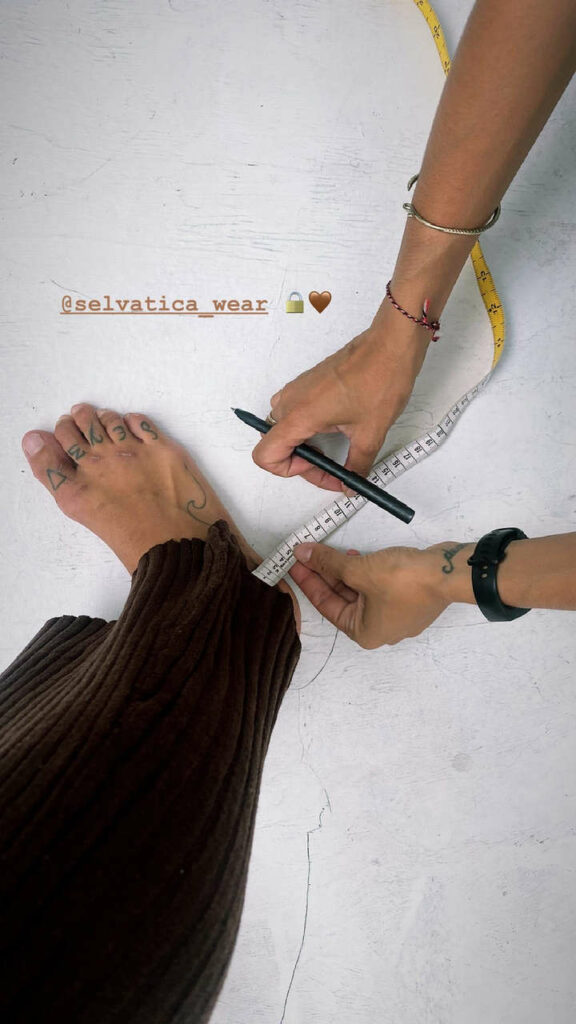 Giulia Calcaterra Feet (8 images)