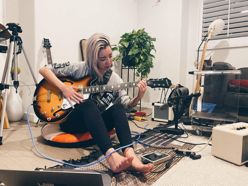 Tokimonsta Feet (4 photos)