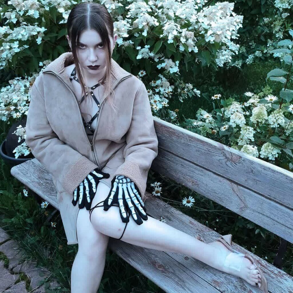 Anastasiya Kreslina Feet (2 photos)