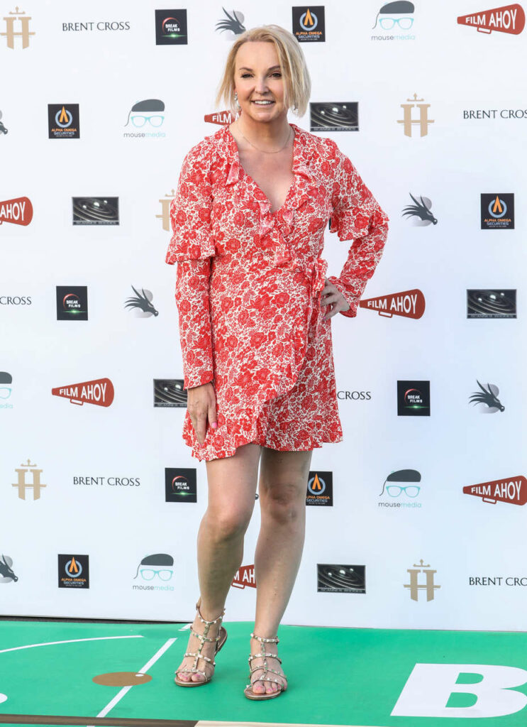 India Willoughby Feet (2 photos)