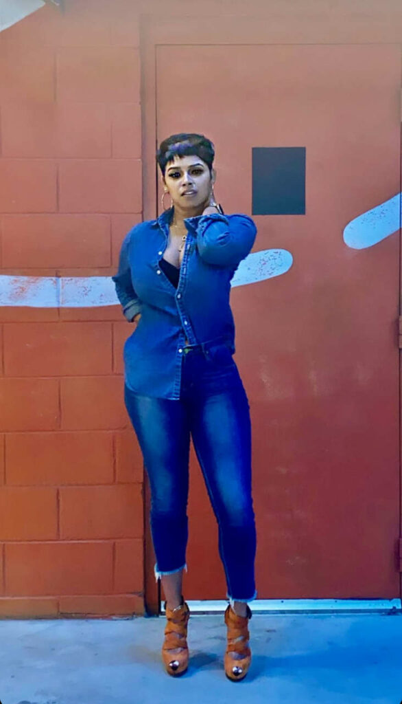 Ravaughn Nichelle Brown Feet (2 photos)