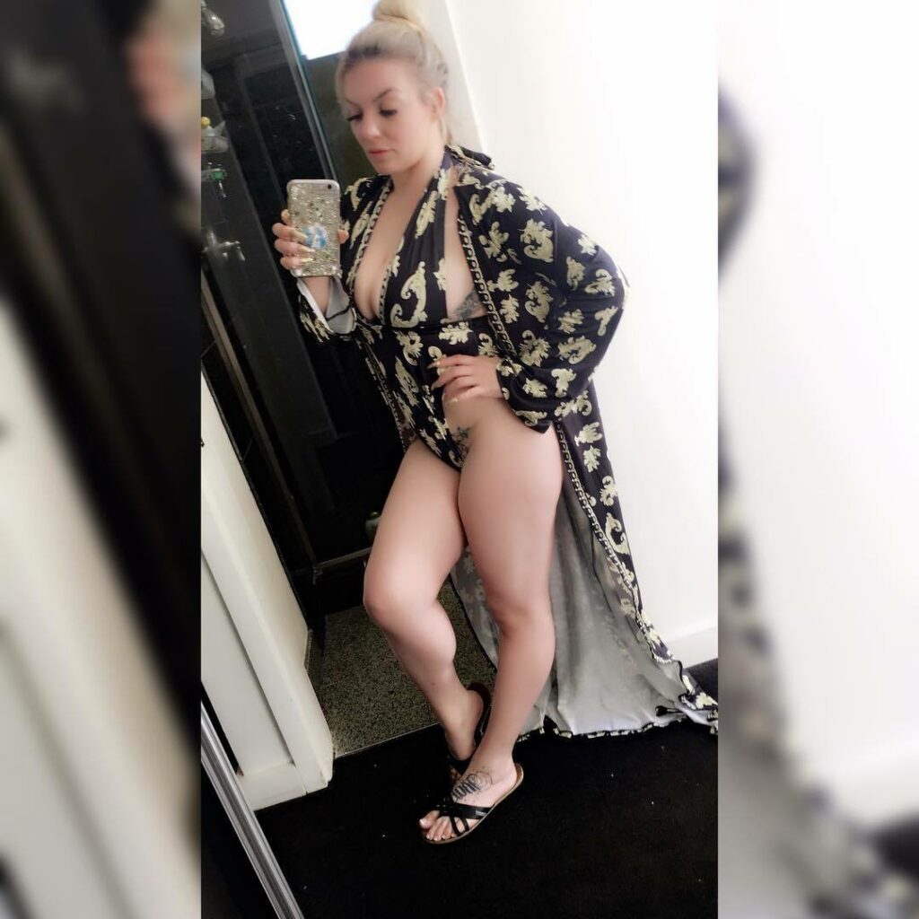 Emmy Demure Feet (3 photos)