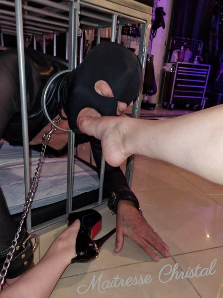 Christal Dom Feet (4 photos)