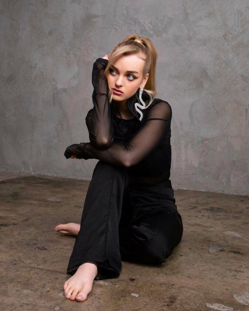 Olivia Rose Keegan Feet