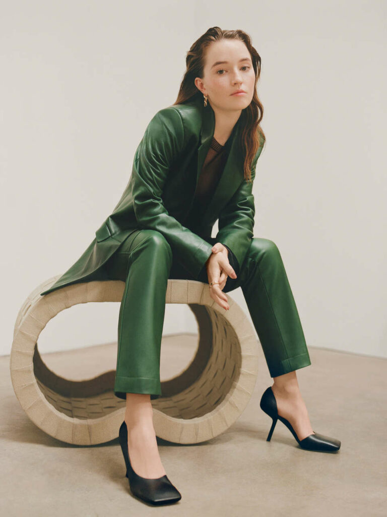 Kaitlyn Dever Feet