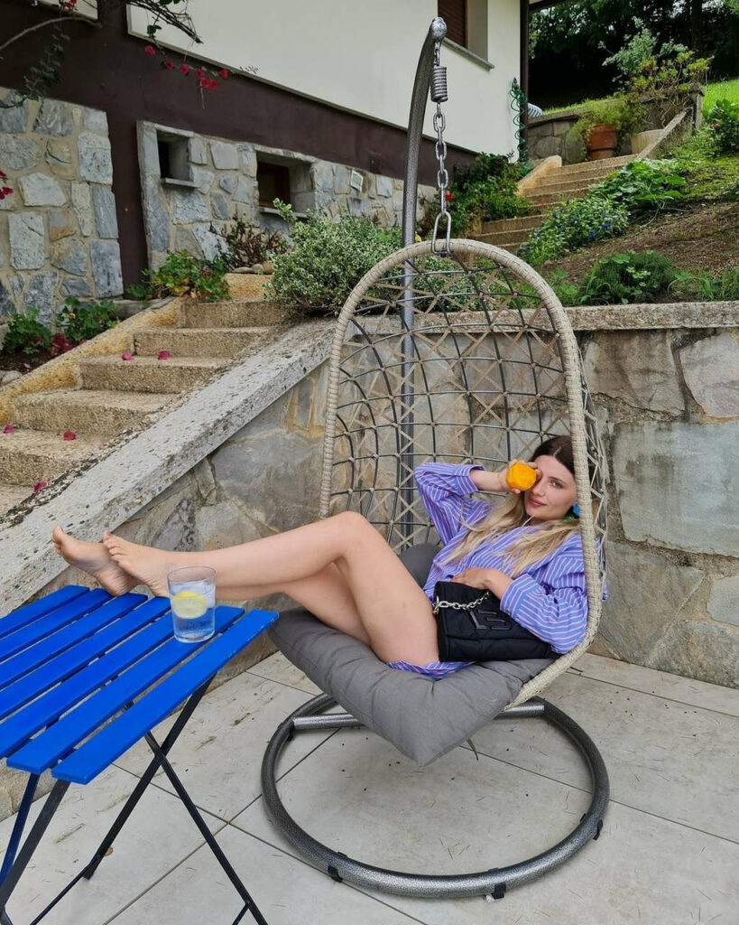 Miriam Giovanelli Feet