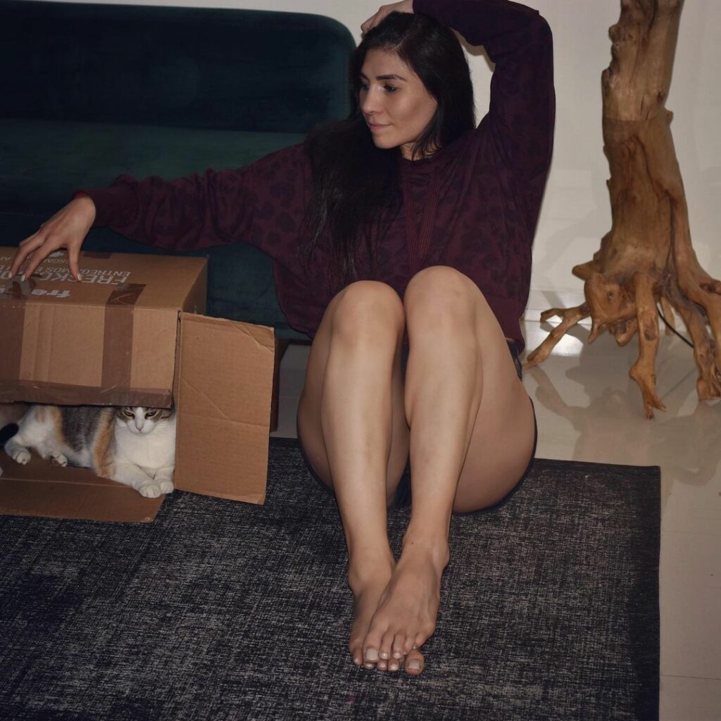 Irene Aldana Feet