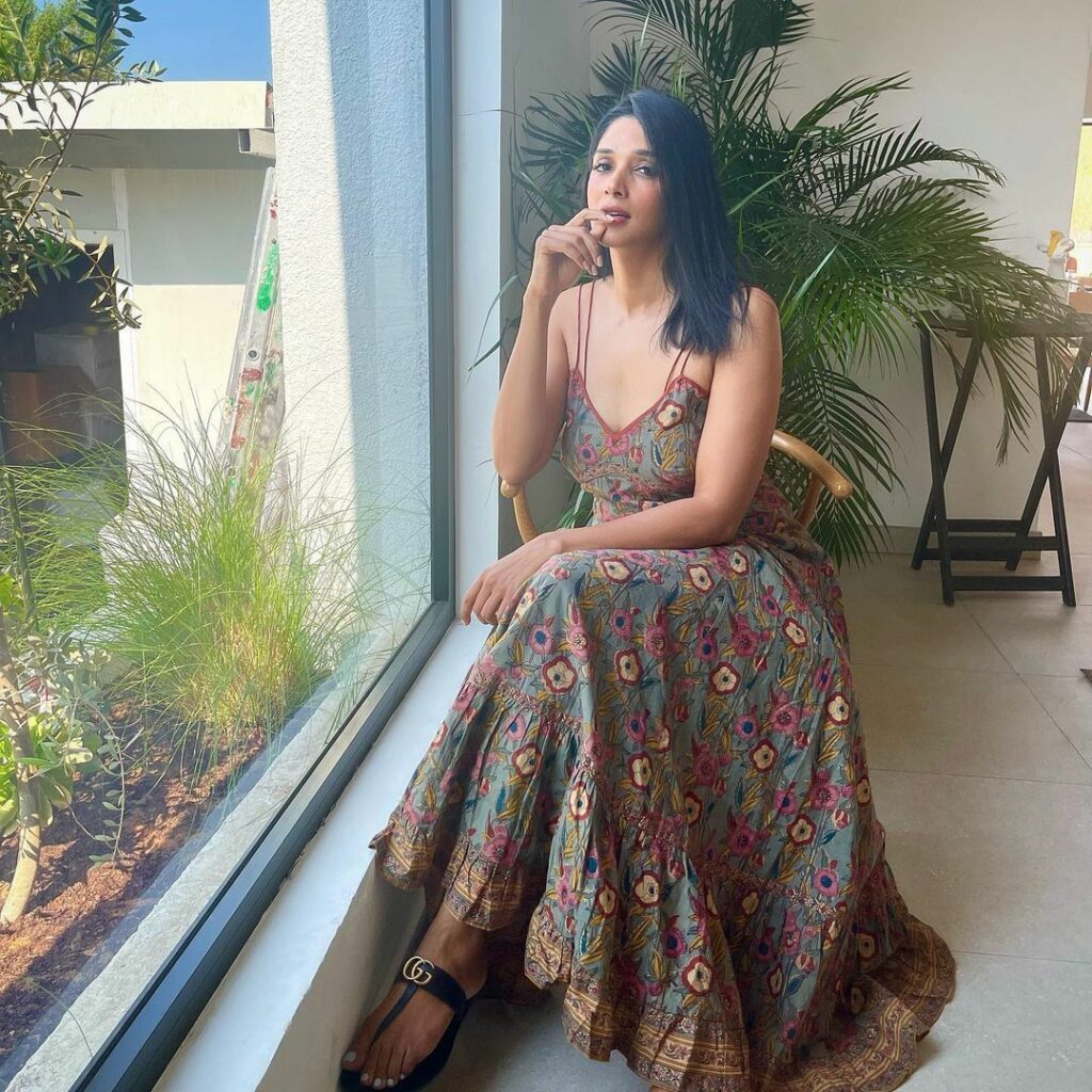 Nyla Usha Feet