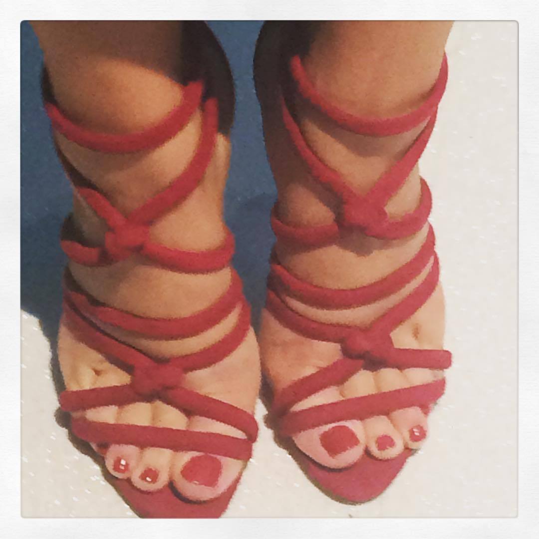Camila Raznovich Feet