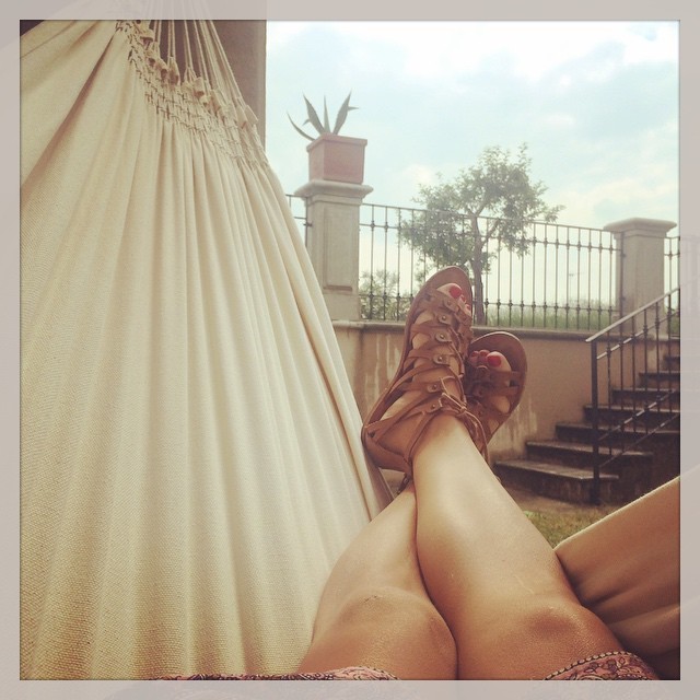 Camila Raznovich Feet
