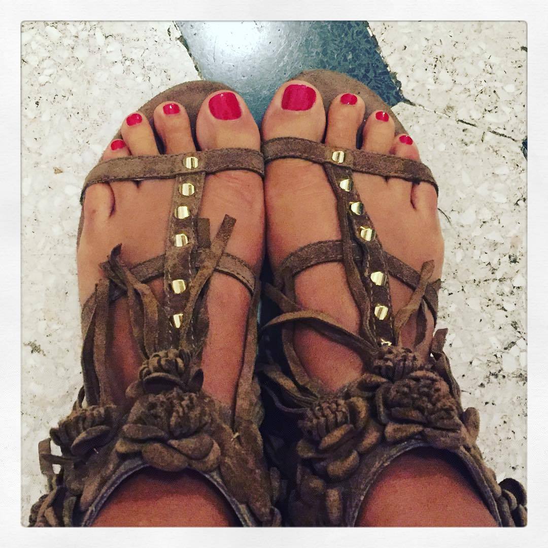 Camila Raznovich Feet