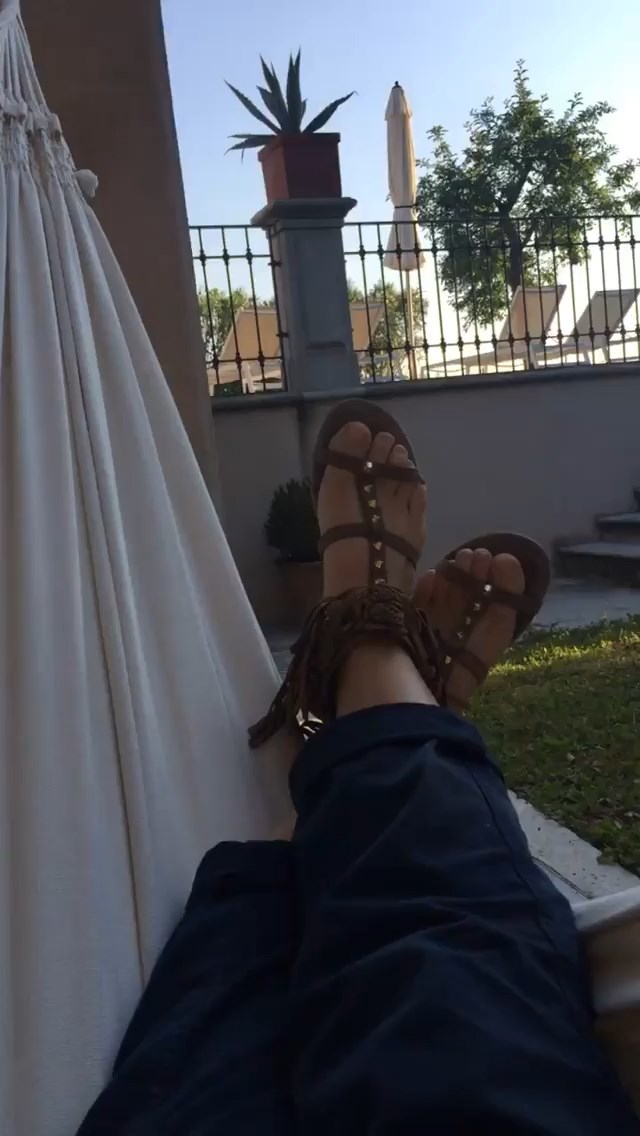 Camila Raznovich Feet